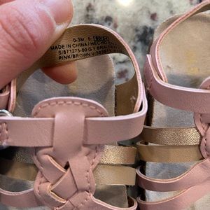 Gently used like NEW Old Navy baby girl sandals size 0-3m